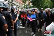 占卜在线美国多地举行“没有国王”抗议活动