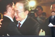 占卜在线李明博、朴槿惠给金文洙打气 鼓励其争取赢得韩国大选