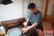 占卜在线成都“90后”小伙“十年磨一剑”：从爱好者到守艺人 传播中国文化